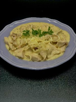 Pulykamellcsíkok sajtmártásban (Turkeybreast with cheese-sauce)