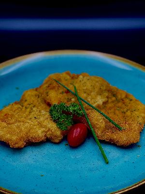 Rántott sertéskaraj (Pork chop fried in breadcrumbs) 