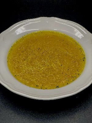 Húsleves cérnametélttel (Bone soup with thread-pastry)