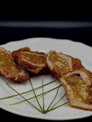 Velővel töltött karaj rántva (Fried pork chop stuffed with brain) 
