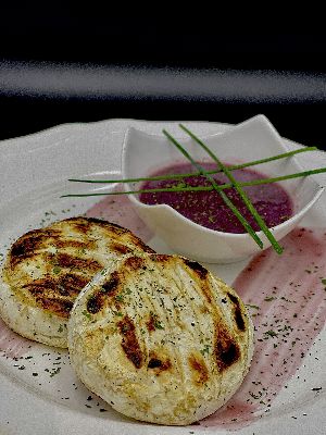 Grillezett camambert áfonyamártással (Grilled camembert with cranberry sauce)