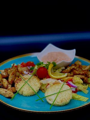 Csirkemelles cézár saláta (ezer sziget öntettel) (Caesar salad with chickenbreast)